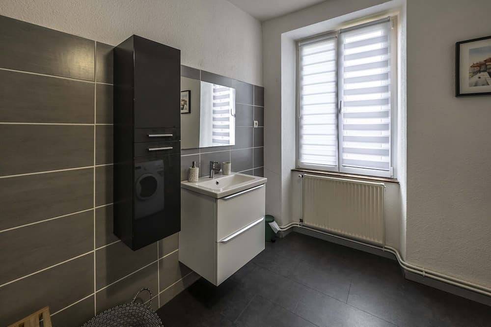 Gîte-Rue de l'Est-Apartamento-Baño para personas con movilidad reducida-Vista... in Colmar, Región de Colmar