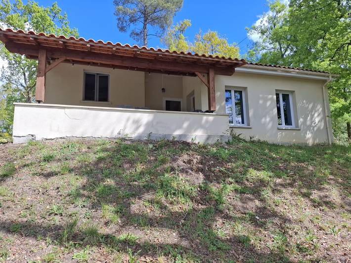 Gîte pour 6 personnes, avec piscine à Brossac