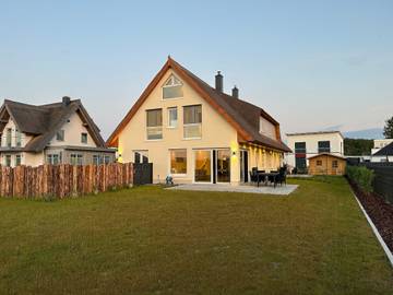 Ferienhaus mit Meerblick für 8 Personen, mit Sauna und Garten sowie Terrasse in Glowe
