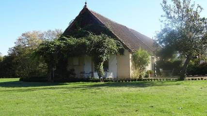 Gîte pour 8 personnes, avec jardin ainsi que vue et piscine, adapté aux familles à Payrignac