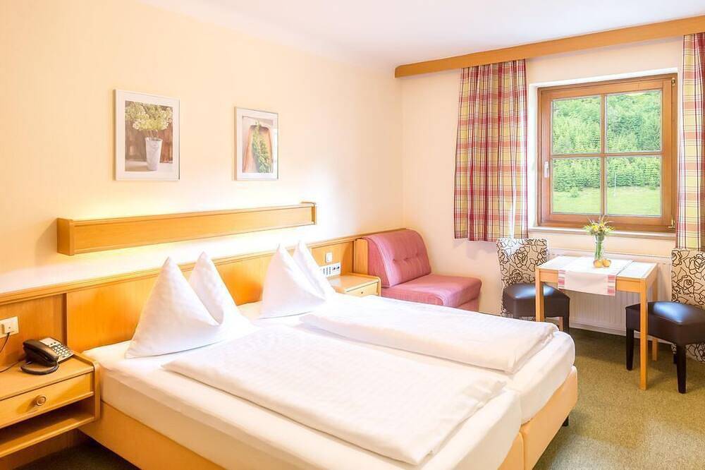 Dreibettzimmer \"Edelweiss\" | ab 6 Ün Sommer - Hotel Almrösl in Hüttschlag, Ski Amadé