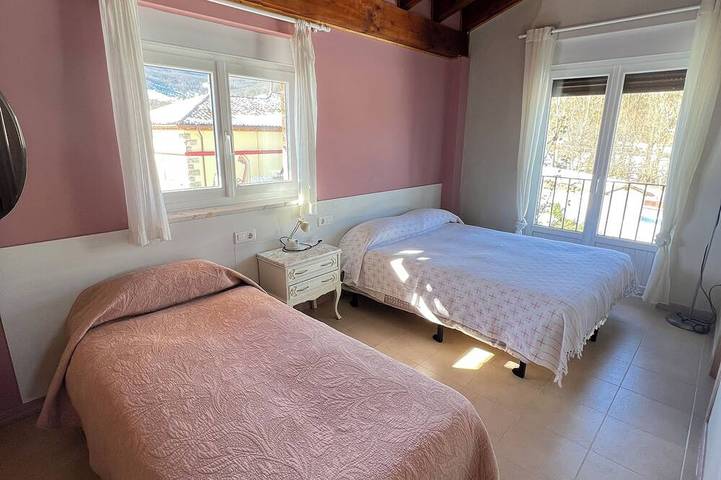 Casa rural (alquiler íntegro) Llosa para 10 personas in La Pernía, Cordillera Cantábrica