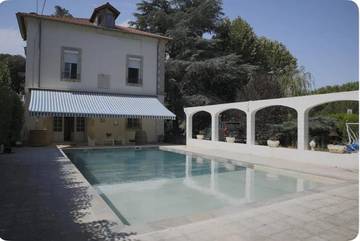 Location de vacances pour 15 personnes, avec jardin ainsi que piscine et vue, animaux acceptés à Boisseron