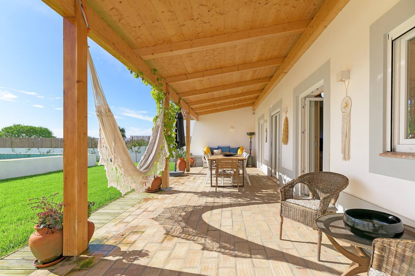 Villa 'Do Medronheiro' con piscina privada, terraza privada y Wi-Fi in Melides, Costa Alentejana