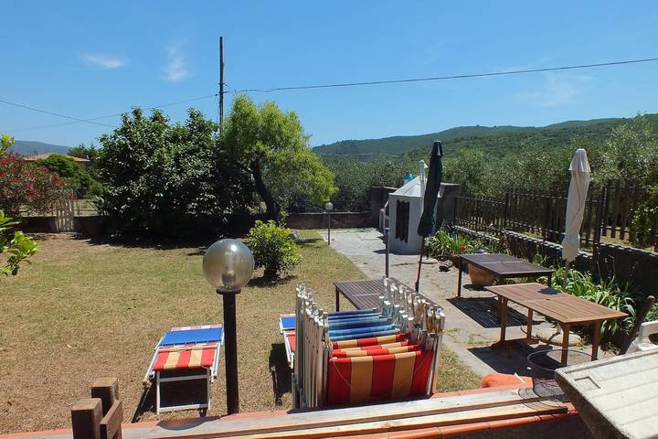 Appartamento intero, Appartamento con barbecue e giardino - Appartamento Cm2a in Gli Alzi, Campo nell'Elba