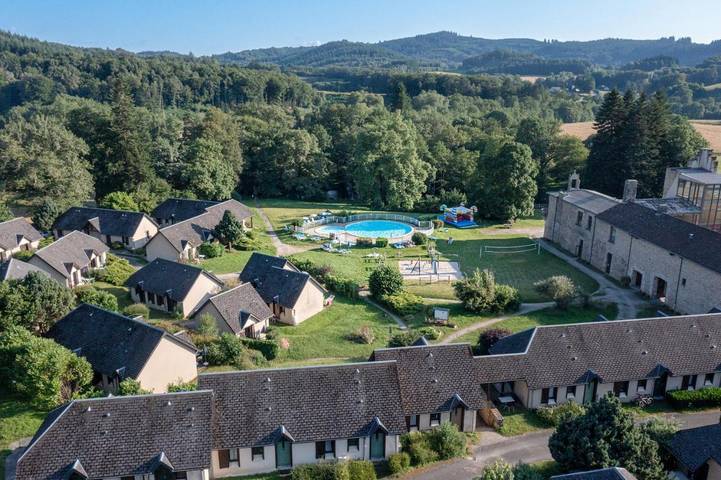 Parc de vacances pour 4 personnes, avec bassin pour enfant ainsi que jardin et piscine à Nedde - 3