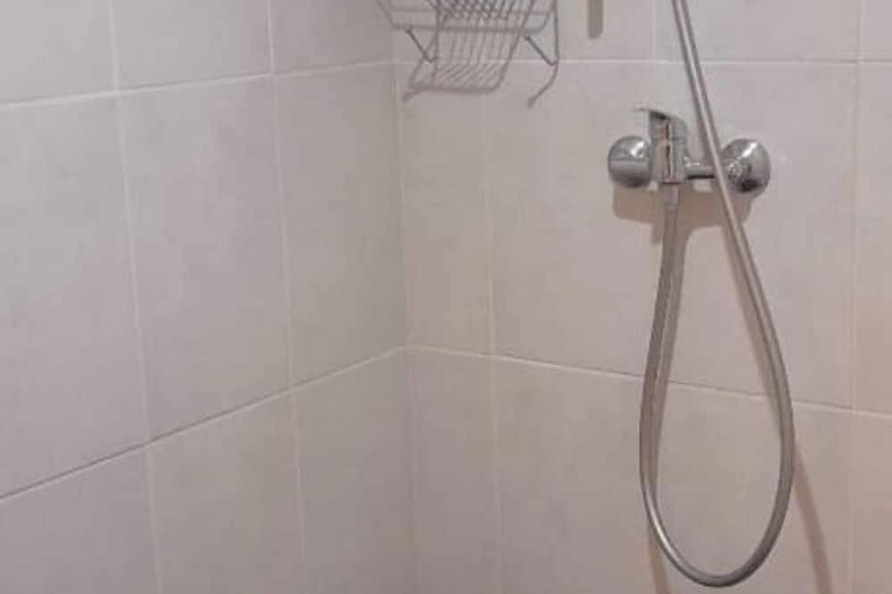 Apartamento entero, T2 private parking space 15min Cnpe and 10min Pipa 4 sleeps animals ok in Lagnieu, Belley