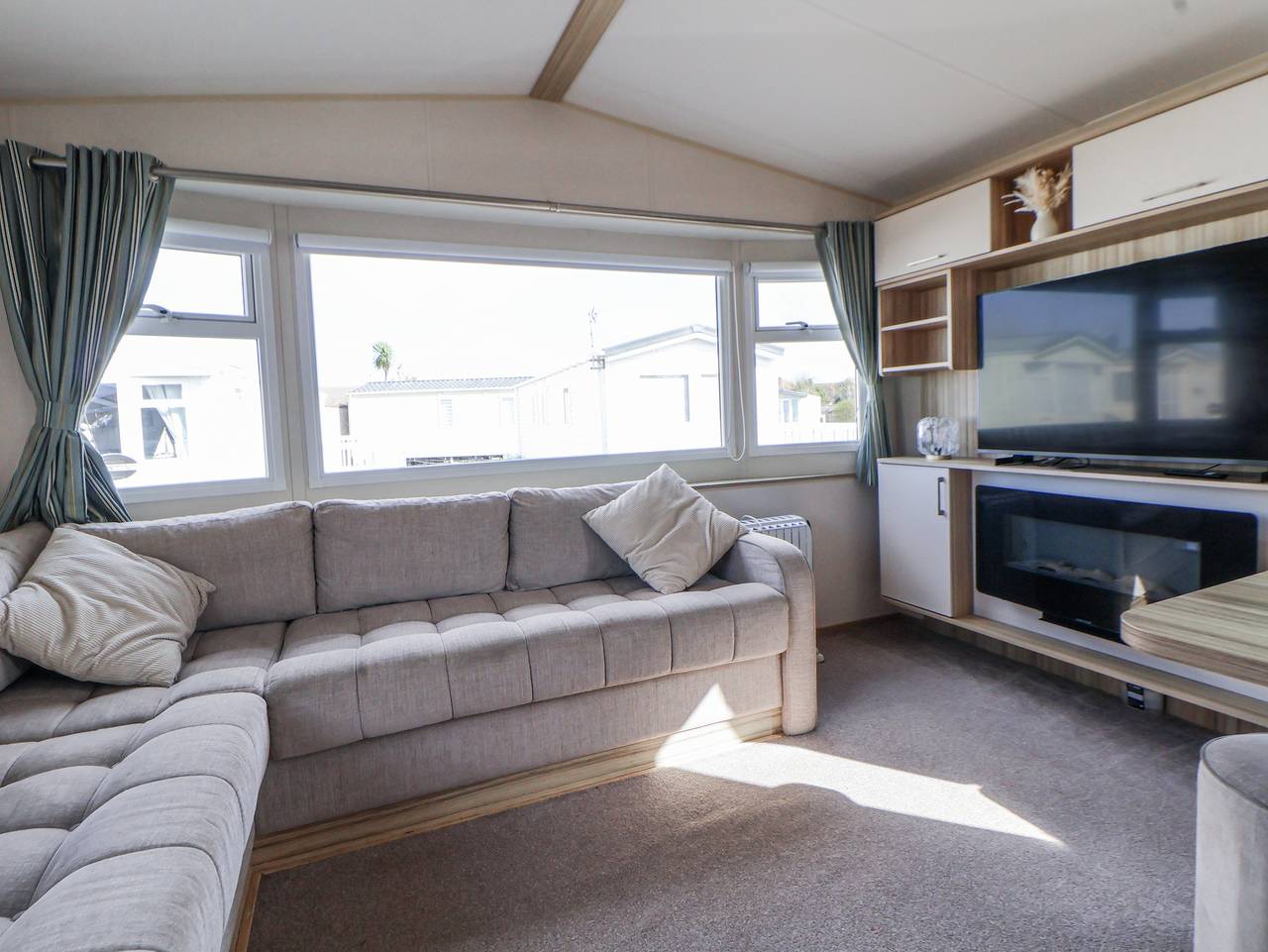 The Beachside Hideout - St Michaels and Browns Caravan Park in Towyn, Conwy und Umgebung