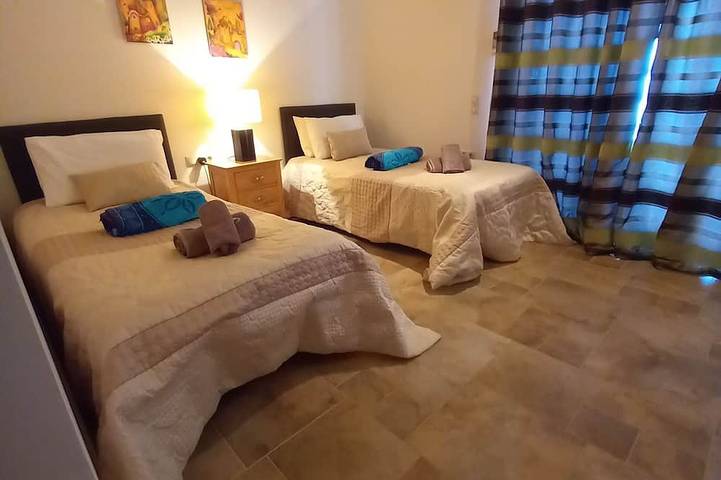 5-bedroom villa with heated pool, sea and mountain views, 5 minutes from the center of town in Lasithi
