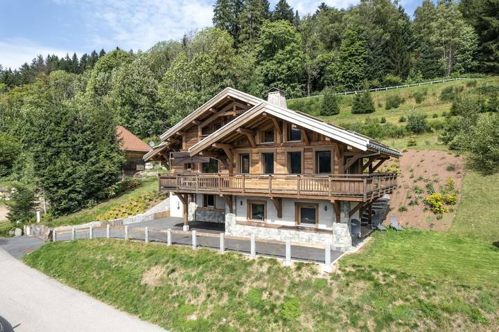 Chalet pour 14 personnes, avec jardin et jacuzzi ainsi que sauna et balcon, adapté aux familles à Gérardmer - 3