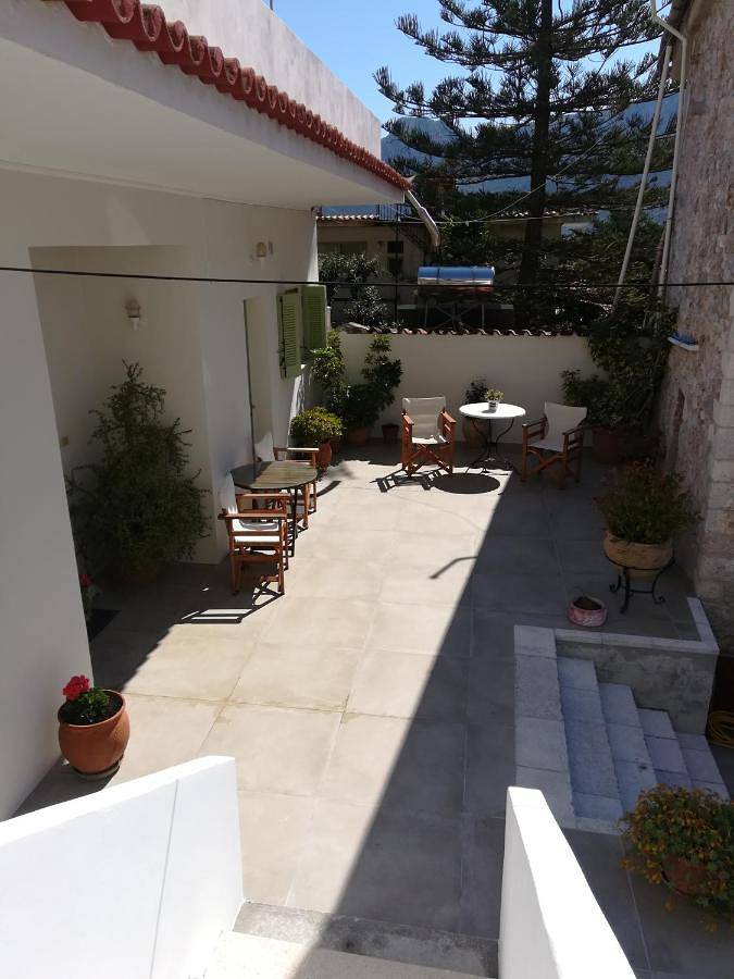 Gîte pour 7 personnes, avec vue et balcon dans Leonidion - 2