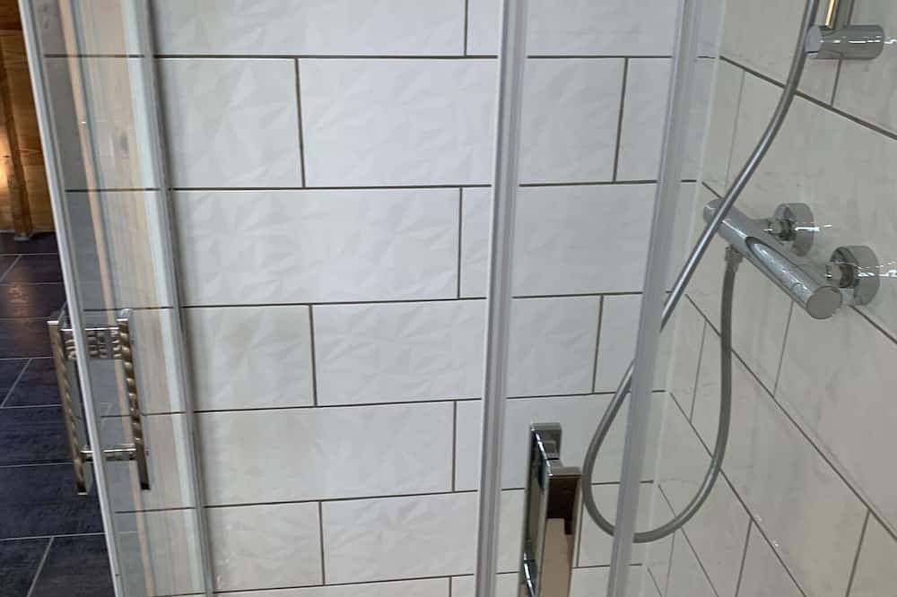 Chalet 2 personnes avec jacuzzi et piscine partagée in Corcieux, Parc naturel régional des Ballons des Vosges