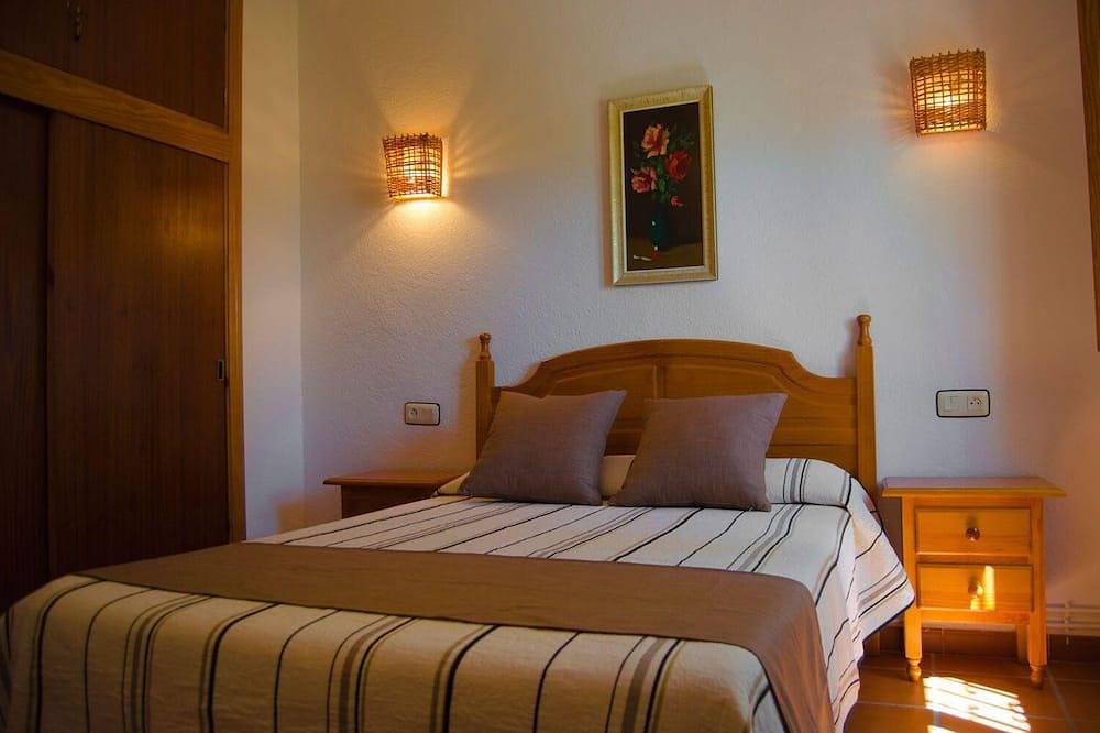 Acogedora casa en complejo con piscina en Válor in Válor, Provincia de Granada