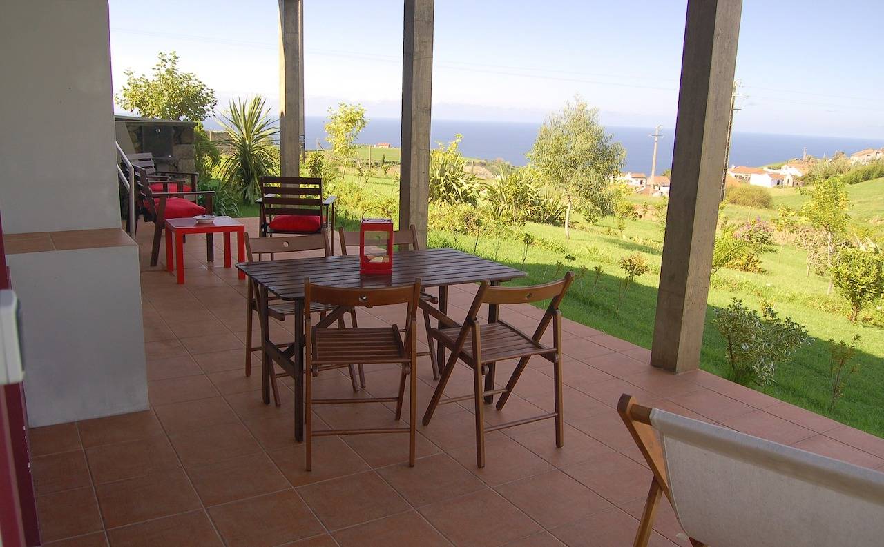 Alquiler casa rural tradicional con vistas al mar y la montaña in São Miguel Island, Algarvia