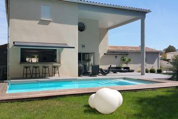 Location de vacances pour 5 personnes, avec jacuzzi ainsi que jardin et terrasse à Vérargues