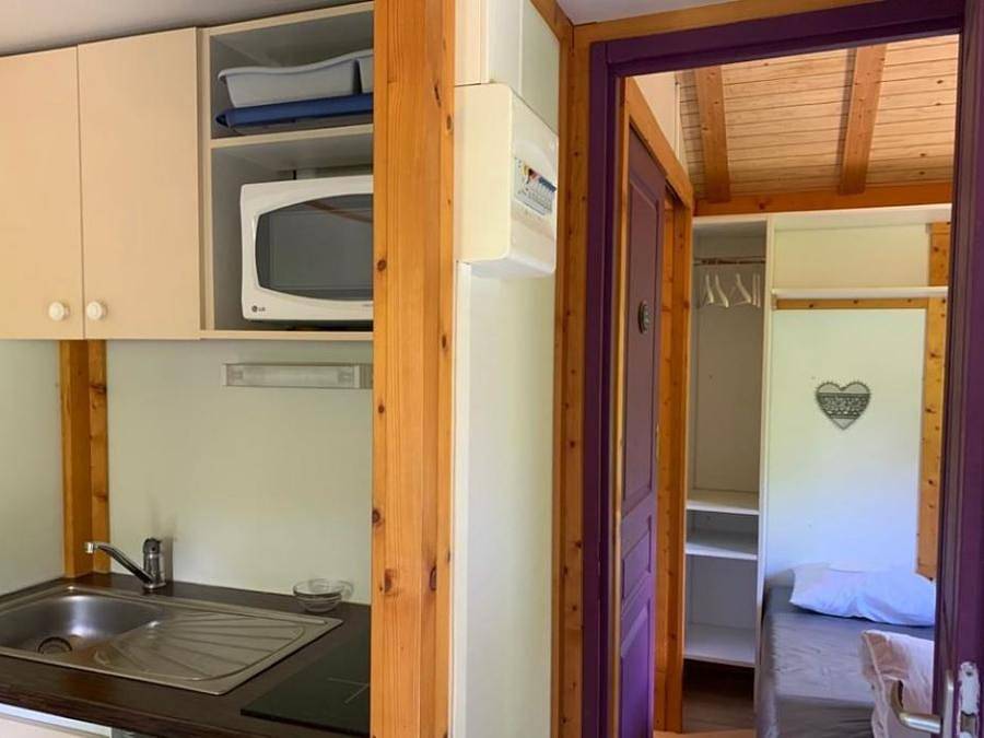 Family's Camping Le Savoy - Chalet 2 personnes - Eco 1 chambre in Challes-les-Eaux, Région de Chambéry