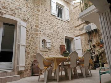 Gîte pour 8 personnes, avec terrasse, adapté aux familles à Alignan-du-Vent