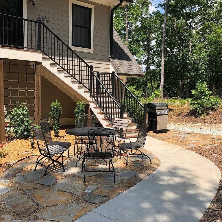 Clean, Modern, Lake Keowee Retreat Near Clemson in Lake Keowee