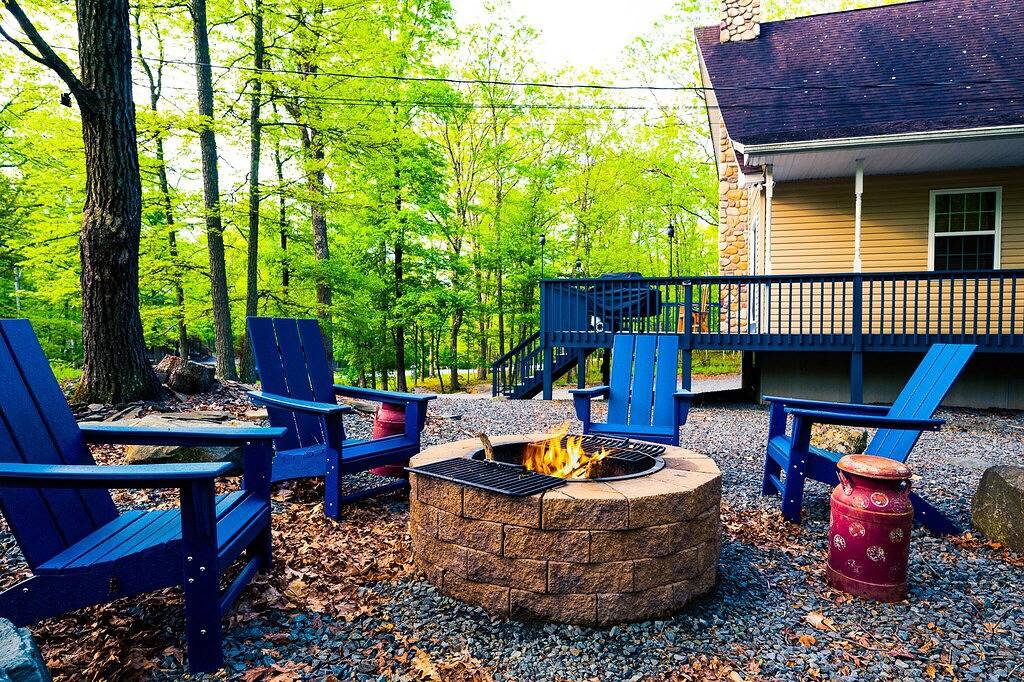 4Bdrm * Games * Family Frndly* Fire Pit * Masthope in Masthope, Pike County