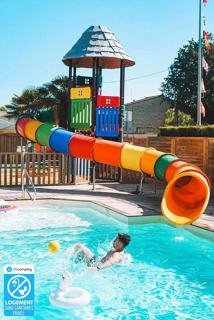 Tente pour 4 personnes, avec bassin pour enfant en Charente-Maritime - 2