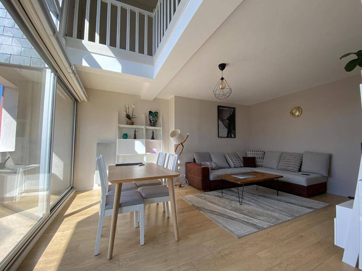 Appartement entier, Appartement moderne baigné de lumière en centre-ville in Douarnenez, Région de Quimper