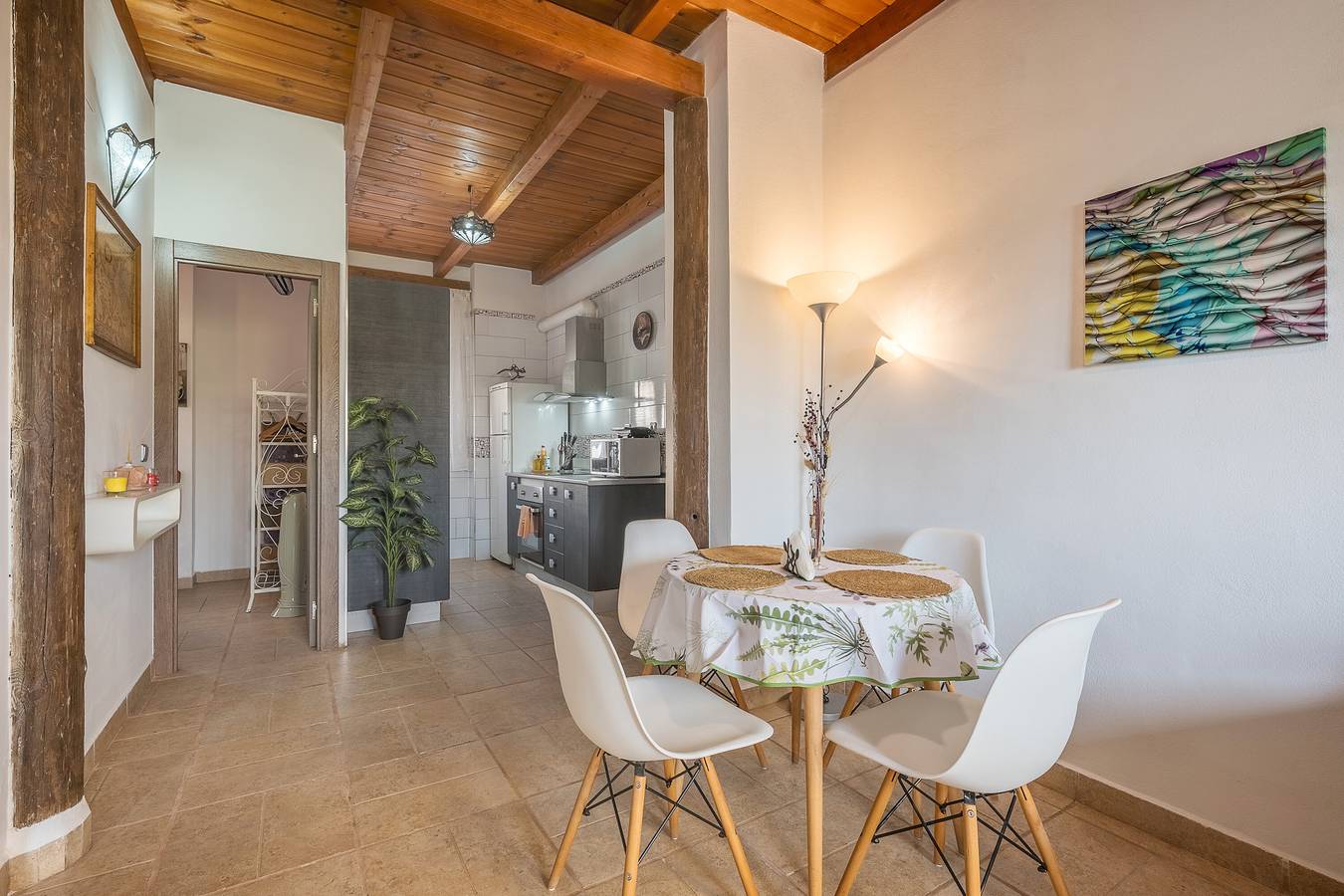 Apartamento entero, Apartamento 'Con Vistas A La Piscina' con vistas a la montaña, Wi-Fi y aire acondicionado. in Ambroz, Vegas del Genil