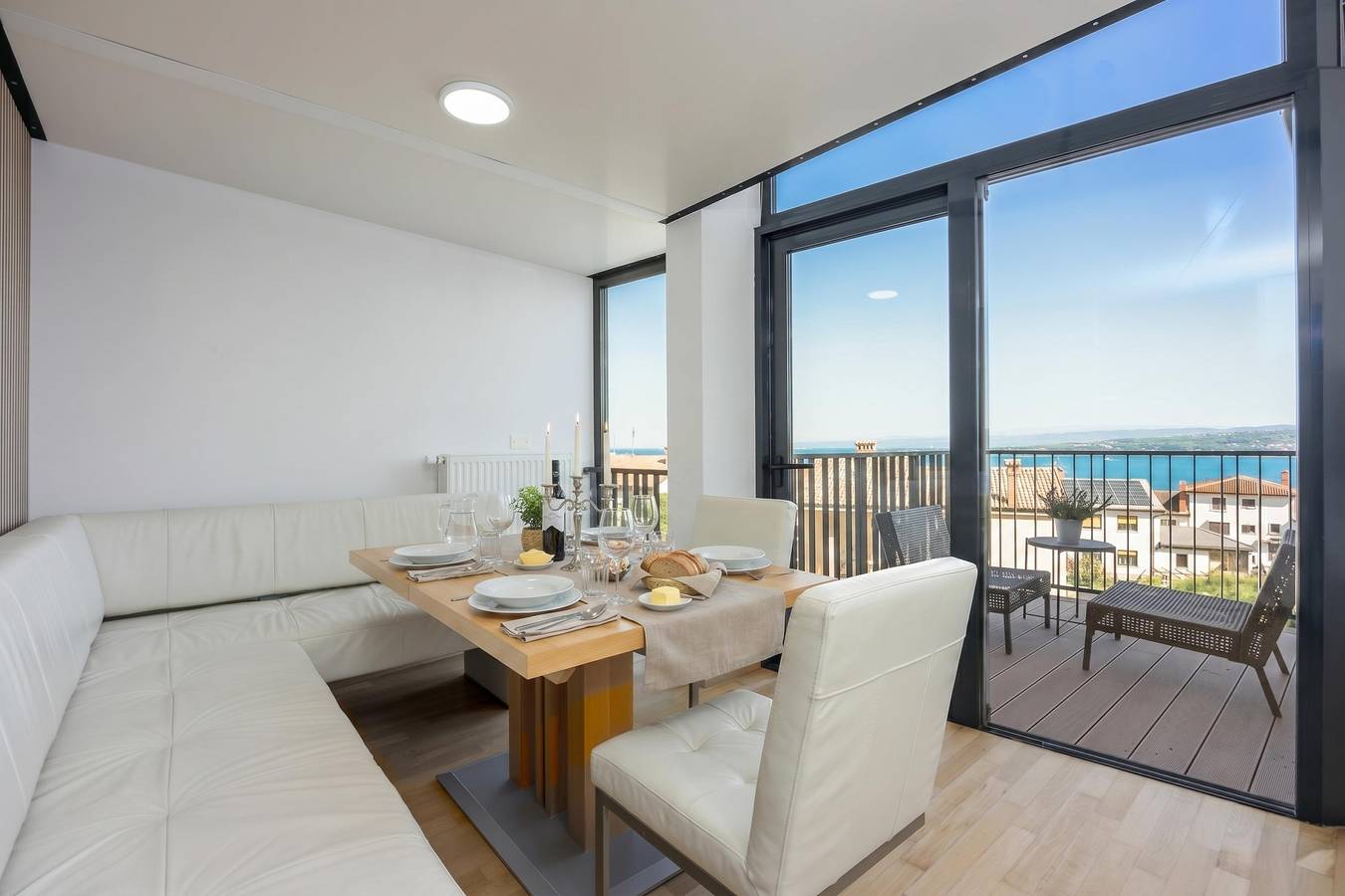 Azure Adriatic Residence w/ Sea-View Balcony in Koper, Slowenische Riviera