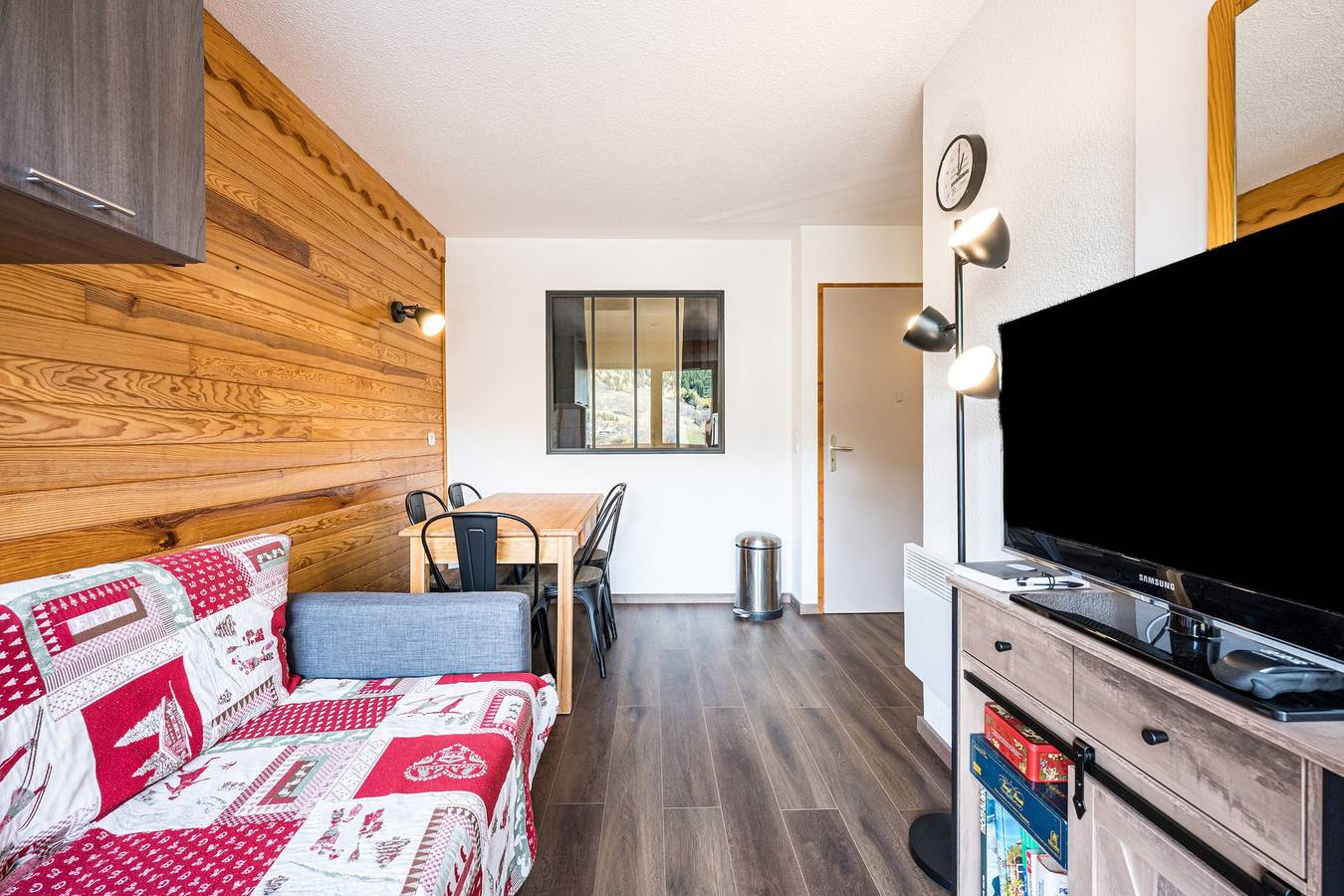 Apartamento entero, Apartamento 'Vacation Rental' con vistas a la montaña y balcón in Saint-François-Longchamp, Le Grand Domaine
