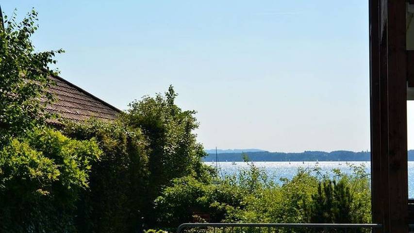 Ferienwohnung für 3 Personen, mit Sauna und Seeblick sowie Balkon, kinderfreundlich in Chieming