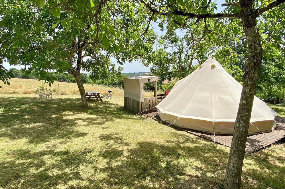 Hazel Belle Tent @Finders Keepers France. Adults only retreat. 13 acres and lake in Moncrabeau, Région de Nérac