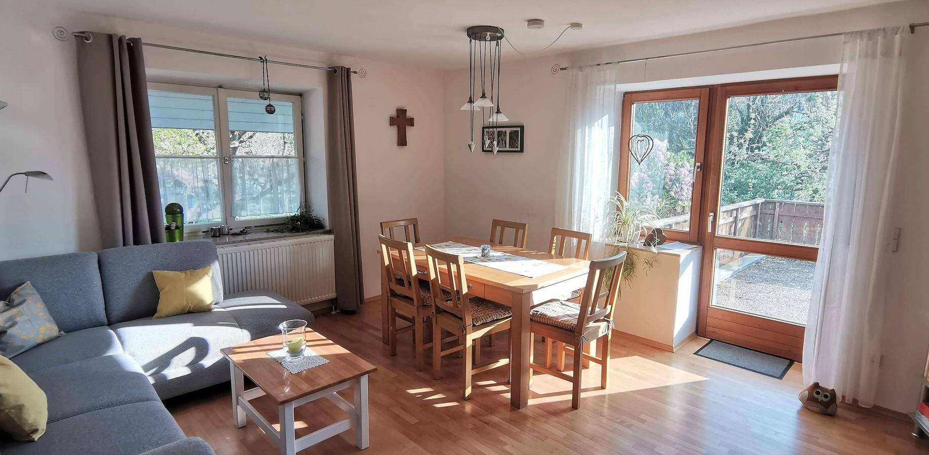 Ganze Wohnung, Ferienwohnung 'Knechtskammer' mit 30m² Balkon, Gemeinschaftsgarten und Wi-Fi: in Wilhelmsdorf, Region Bodensee-Oberschwaben
