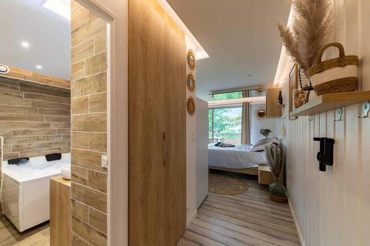 Gîte pour 2 personnes, avec Balcon ainsi que Jacuzzi et Vue à Voiron