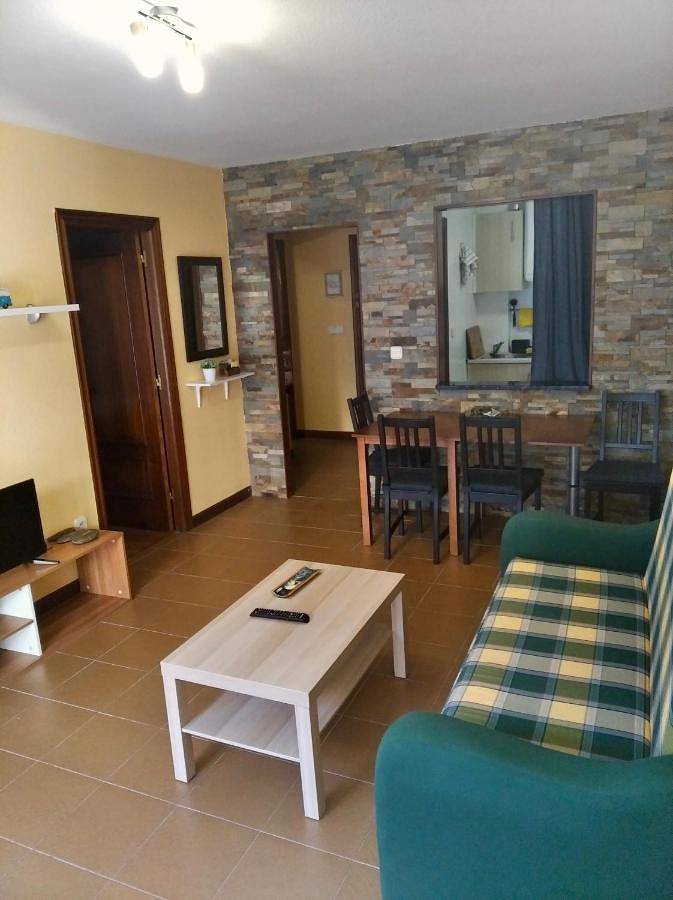 Apartamento de vacaciones para 4 personas, con terraza y vistas además de jardín y piscina, Se admiten mascotas - 1