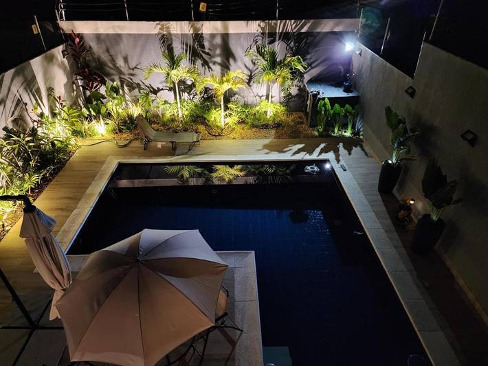 Appartement de vacances pour 2 personnes, avec piscine et bassin pour enfant ainsi que vue et jardin