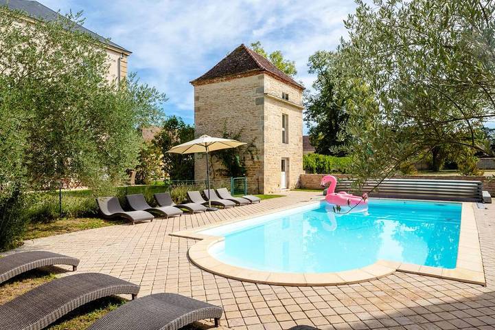 Gîte pour 6 personnes, avec piscine à Demigny