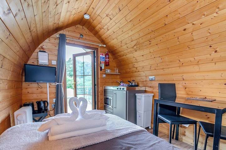 Glamping for 2 people in Peak District