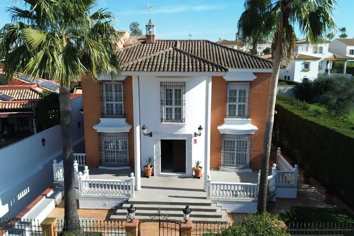 Chalet para 10 personas, con vistas además de piscina y jardín - 1
