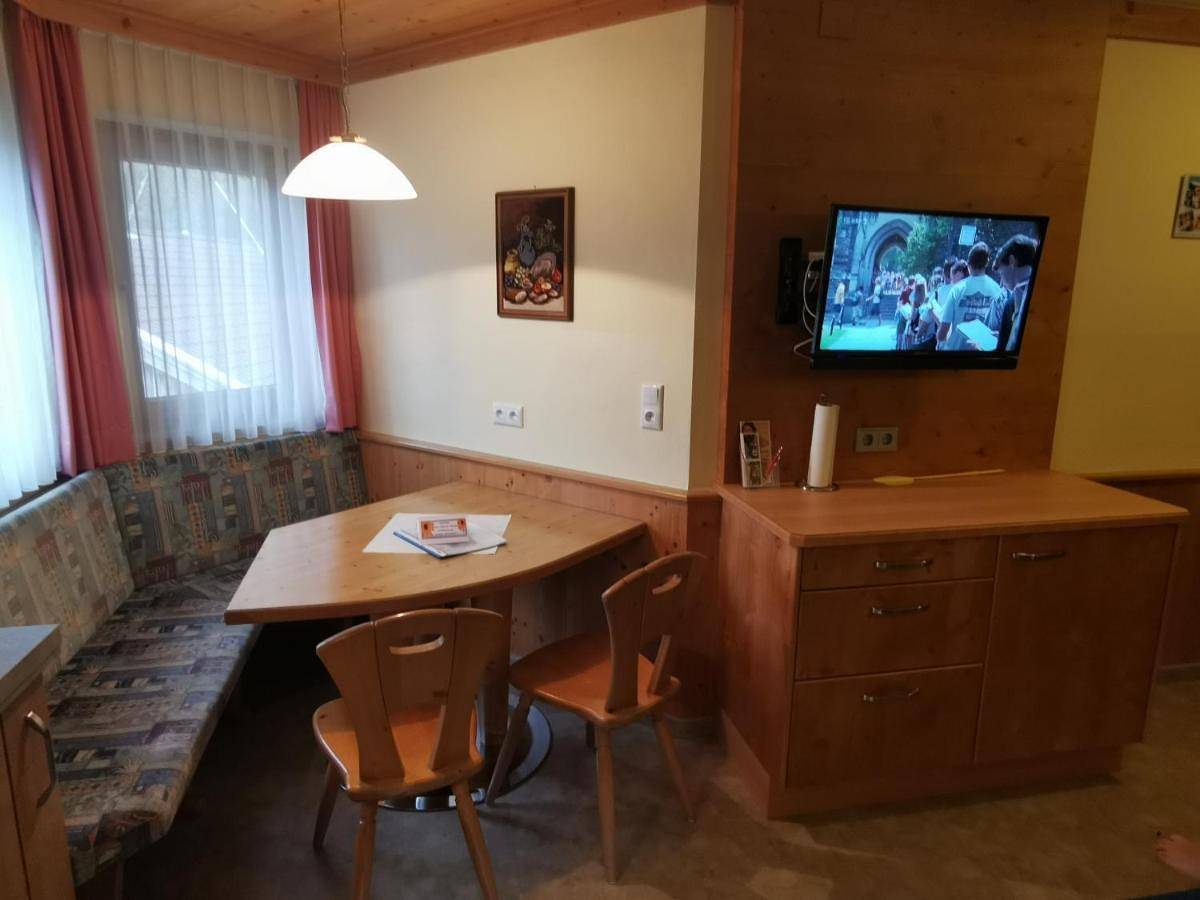 Geheel appartement, Two-Bedroom Apartment with Balcony (4 Adults) in Mayrhofen, Zillertaler Alpen