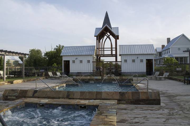 Vacation rental for 9 people, with yard and pool in Eufaula Lake