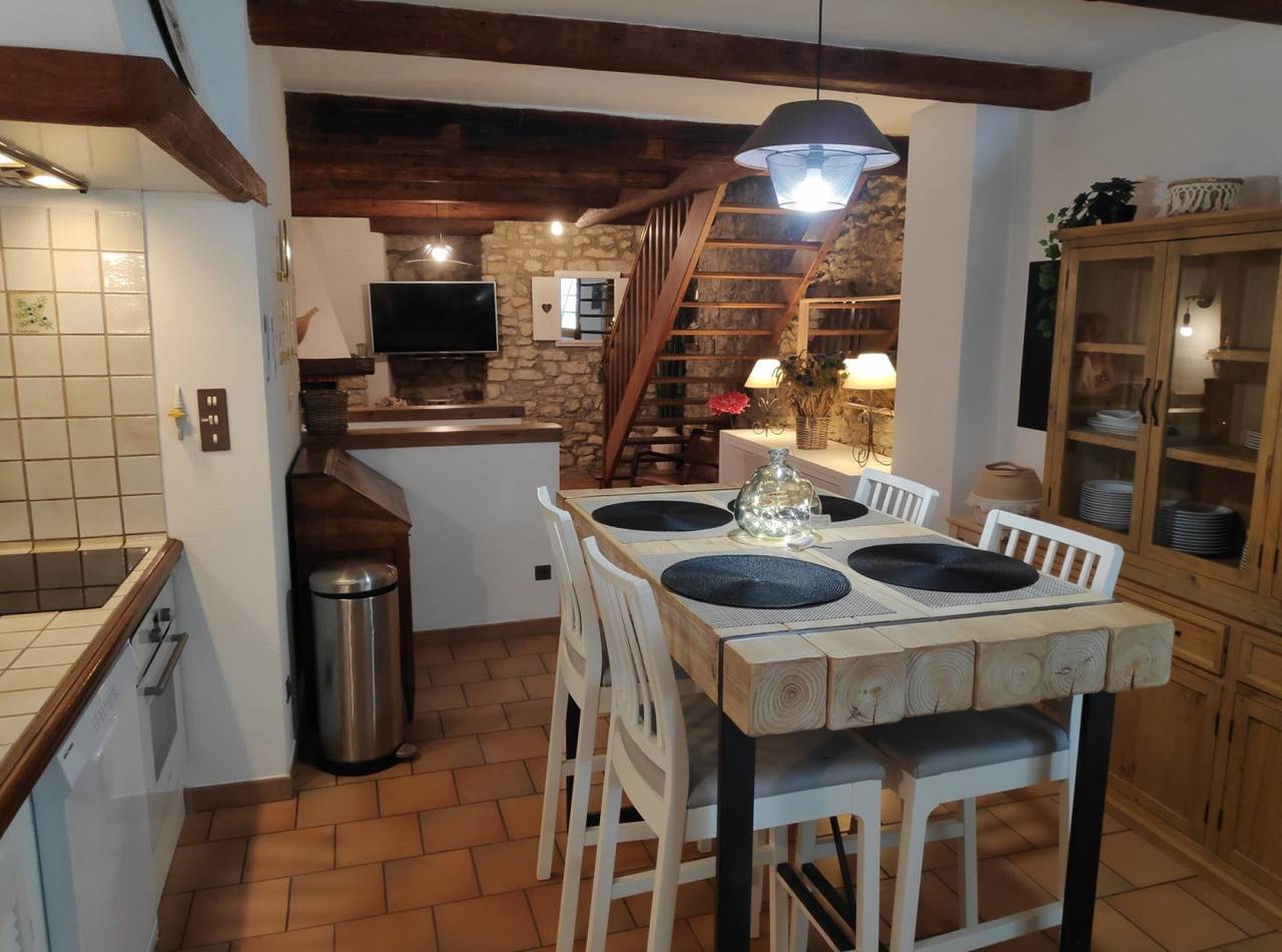 Appartement entier, Le Figoloriot, Gîte de village climatisé in Saint-Paulet-de-Caisson, Région de Nîmes