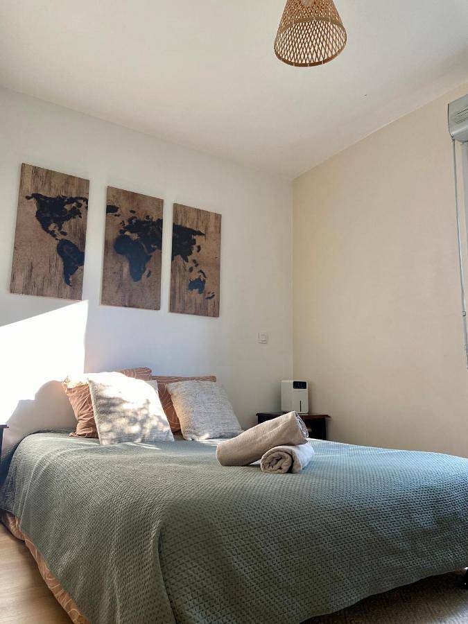 Appartement entier, 10 min from Paris And close to Metro in Rosny-sous-Bois, Seine-Saint-Denis