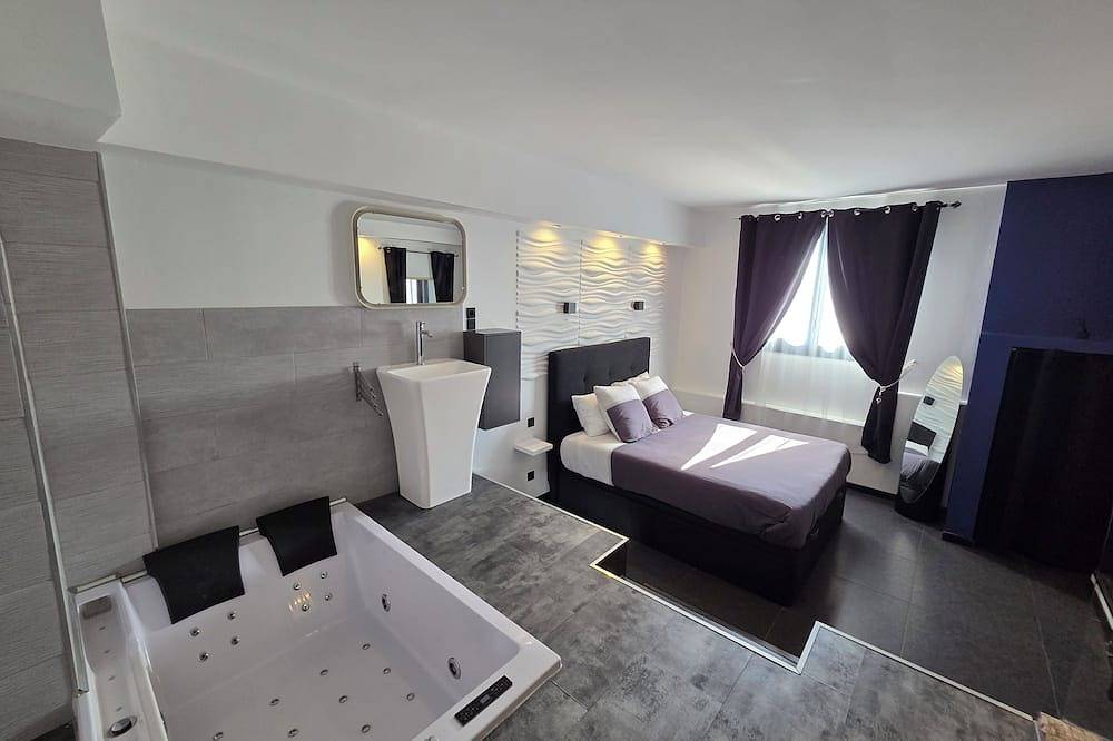Entire apartment, New Listing in Solliès-Pont, Mediterranean Coast (France)