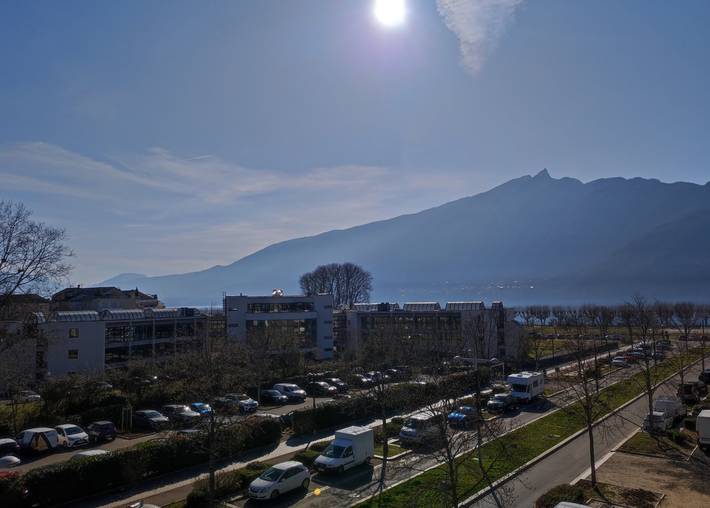 Gîte pour 6 personnes, avec vue sur le lac et terrasse dans Esplanade du Lac ( Aix-les-Bains) - 2
