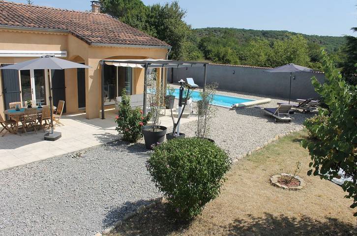Gîte pour 6 personnes, avec piscine ainsi que terrasse et jardin à Ruoms - 4