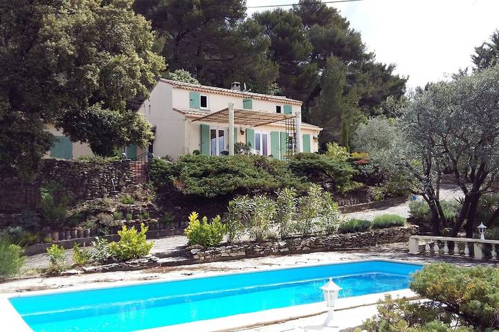 Location de vacances pour 10 personnes, avec Terrasse et Jardin à Piégon