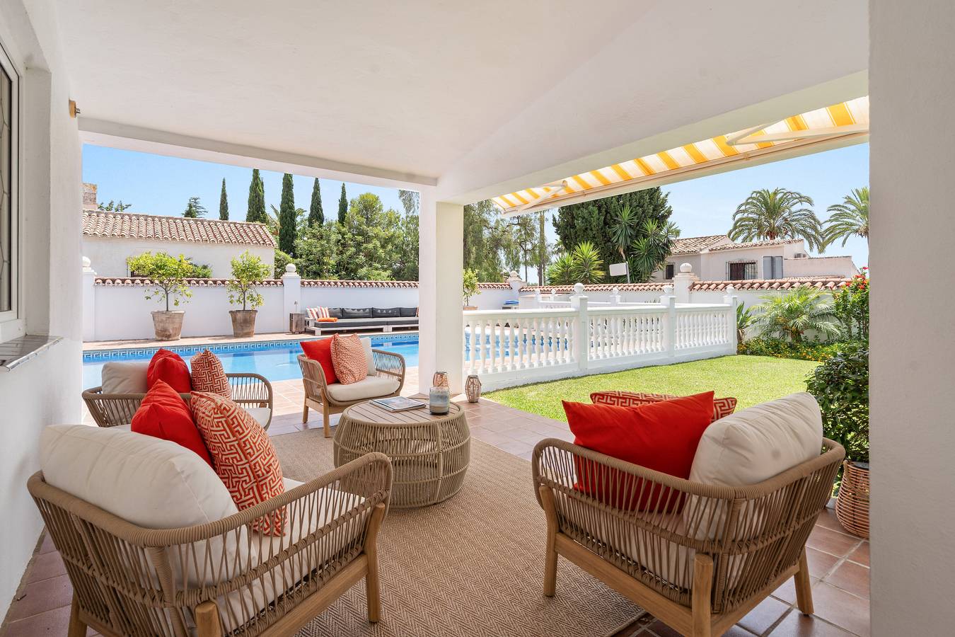 Villa 'Real' con piscina privada, Wi-Fi y aire acondicionado in Las Chapas, Marbella