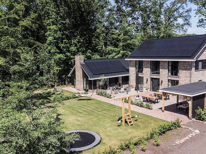 Vakantiehuis voor 24 personen, with sauna and balkon/terras as well as terras in Oldebroek