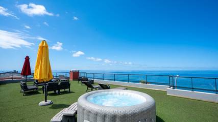 Location de vacances pour 8 personnes, avec jardin ainsi que balcon et jacuzzi à Paul Do Mar