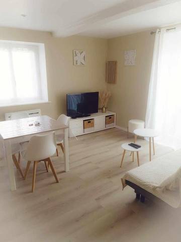 Gîte pour 5 personnes, avec vue et jardin à Saint-Germain-Lespinasse