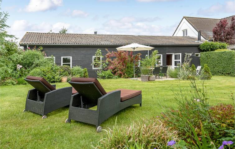 Ferieudlejning for 5 personer, med Terrasse og Have i Kegnæs